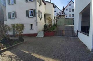 Einfamilienhaus kaufen in Rudolf-Gehring-Platz, 70469 Feuerbach, Einzigartiges älteres Einfamilienhaus am Kelterplatz mit 2 großen Garagen