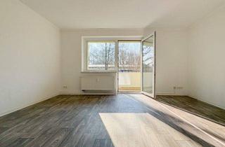 Wohnung mieten in Lothar-Streit-Straße 18b, 08056 Zwickau, Frühlingsfrisch renoviert: Jetzt einziehen und einfach wohlfühlen...