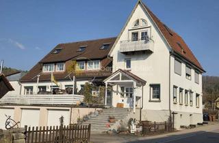 Wohnung kaufen in Kirchstraße 47, 74544 Michelbach an der Bilz, Außergewöhnliche Dachgeschosswohnung mit 3 Balkonen, Holzofen & Garage