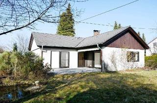 Haus kaufen in Am Schaarfeld, 86316 Friedberg, Bungalow mit Potenzial und 899 m² Traumgrundstück in FRIEDBERG