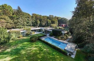 Haus kaufen in 50996 Köln, Köln / Hahnwald - Sehr gepflegter Bungalow mit Einlieger-Wohnung & Pool auf gut eingewachsenem Grundstück in Hahnwald