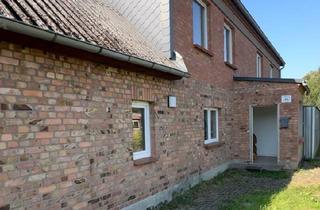 Haus kaufen in 19258 Boizenburg, Boizenburg/Elbe - Kleines MFH + Gewerbe (HallenGaragen) - 7,25% Rendite