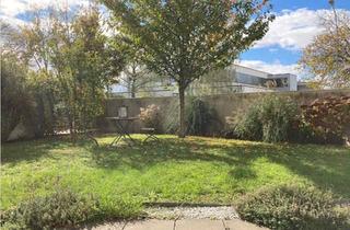 Haus kaufen in 85053 Ingolstadt, Ingolstadt - Exklusive 3-Zi.-Gartenwohnung mit 200 m² Privatgarten, Top Lage