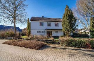 Einfamilienhaus kaufen in 33790 Halle, Halle (Westfalen) - Viel Platz zum Wohnen und Arbeiten - Einfamilienhaus mit Balkon, Terrasse und großem Gartengrundstück in Halle (Westf.)