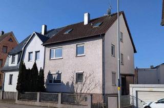 Haus kaufen in 71032 Böblingen, Böblingen - Sofort freies 2- bis 3-Familienhaus mit Potential in zentraler Lage
