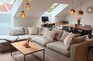 Wohnung kaufen in 97318 Kitzingen, Kitzingen - Lichtdurchflutete Dachgeschosswohnung zu verkaufen