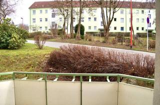 Wohnung kaufen in 09337 Hohenstein-Ernstthal, Charmante 3-Raum-Wohnung - ideal für Eigennutzer oder Kapitalanleger