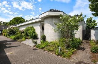 Wohnung kaufen in 22399 Poppenbüttel, Großzügiges Familienhaus mit Charakter, ca. 250 m² Wohnfläche und viel Raum zur Entfaltung