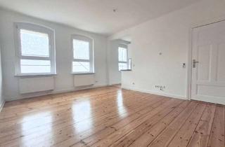 Wohnung mieten in Blumenwerder Straße 12, 16225 Eberswalde, Attraktive 2-Zimmer-Wohnung mit EBK in Eberswalde - 47 m² im 3. OG mit Dielenboden & modernem Bad