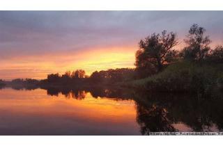 Haus kaufen in 17166 Teterow, TRAUMHAFTES REETGEDECKTES BOOTSHAUS AM SEE – EIN JUWEL IN DER MECKLENBURGER SCHWEIZ