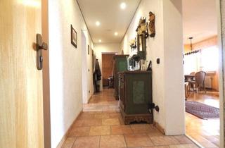 Wohnung kaufen in 50181 Bedburg, ++ Gepflegte 3-Zimmer-Wohnung mit Loggia und Einzelgarage! ++