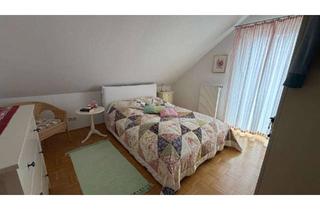 Wohnung kaufen in Jahnstraße, 97270 Kist, Charmante Dachgeschosswohnung mit Studio, Loggia, Garage und Stellplatz in Kist