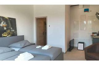 Immobilie kaufen in Ritterfelddamm 110, 14089 Kladow, Luxus Anlageobjekt mit 3 Ferien Wohnungen ( FeWo) zu Verkaufen, Gute Rendite Möglich!!! Baureserve!!