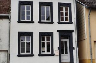 Haus kaufen in 66693 Mettlach, Mettlach - Renoviertes Haus zum Verkauf