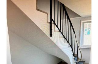 Haus kaufen in 97353 Wiesentheid, Wiesentheid - Fam.Haus,2separ. Eingänge,Garten, Stellplatz,1.Etage renovieret,