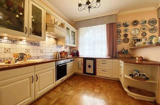 Wohnung kaufen in 76530 Baden-Baden, Baden-Baden - Eigennutzung oder Kapitalanlage - 4-Zimmer-Altbauwohnung