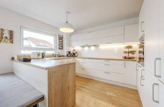 Wohnung kaufen in 70378 Stuttgart, Stuttgart / Hofen - Neuwertige 4-Zimmerwohnung: Wohnen wie im eigenen Haus mit zwei Gärten