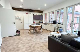 Wohnung kaufen in 93047 Innenstadt, Traumhafte 4,5-Zimmer-Wohnung im Denkmal mit Südbalkon!