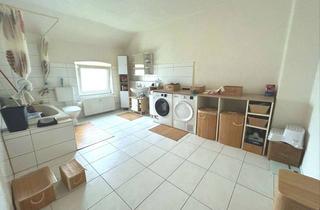 Wohnung kaufen in 45886 Ückendorf, Anlegerobjekt mit Perspektive: 4-Zimmer-Dachgeschosswohnung