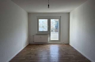 Wohnung mieten in Quedlinburger Straße 26, 12627 Hellersdorf, Geräumige Familien-Wohnung im Grünen - mit Balkon und Wannenbad!