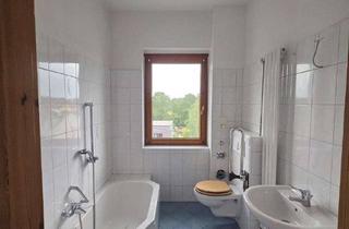 Wohnung mieten in Crotenlaider Weg 32, 08393 Meerane, Großzügige 3-Zimmer mit Laminat, Küchenofen, Kachelofen und offener Küche in zentraler Lage!