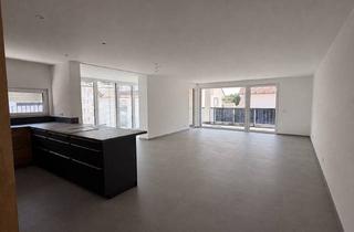 Wohnung mieten in Tuchmacherstraße, 72250 Freudenstadt, Erstbezug - Luxuriöse 3,5-Zimmer Wohnung im 1. OG mit Wintergarten und Balkon in bester Lage