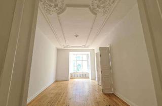 Wohnung mieten in Oranienburger Straße 45, 10117 Mitte, Außergewöhnlich wohnen: Altbau mit Badewanne im Zimmer & viel Charme