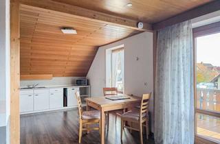 Haus kaufen in 86750 Megesheim, Viel Platz für Familie & Ideen: Zweifamilienhaus mit 9 Zimmern, Garten und Sauna