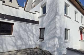 Haus kaufen in 78589 Dürbheim, Dürbheim / Kreis TUT: Bezugsfreier Hausanteil mit 2 Wohnungen, Terr. + Balkon + PKW - Stellplatz