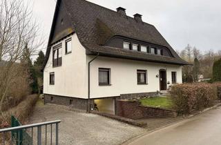 Haus kaufen in Frielentrop, 57413 Finnentrop, Freistehendes Zweifamilienhaus mit Anbau & großem Grundstück in Finnentrop