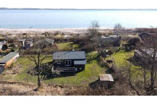 Haus kaufen in 24369 Waabs, Ruhig & strandnah: Saniertes Ferienhaus mit Kaminofen und Terrasse