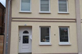 Haus mieten in Ziegelhof 16, 23730 Neustadt, Renoviertes Reihenendhaus 3,5 Zimmern, EBK, Dachboden ausgebaut, Terrasse