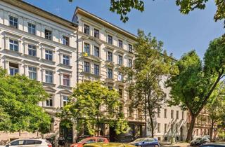 Wohnung kaufen in Görlitzer-Park, 10997 Kreuzberg, Attraktive Anlagechance im Wrangelkiez! Charmante Altbauwohnung mit Blick auf den Görlitzer Park