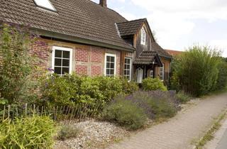 Einfamilienhaus kaufen in 29342 Wienhausen, Großes Einfamilienhaus mit vermieteter Wohnung | sofort verfügbar