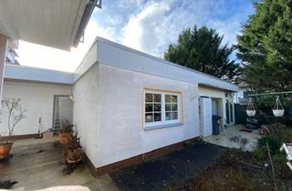 Haus kaufen in 64295 Darmstadt, Darmstadt - Geräumiger Bungalow (WEG) in Darmstadt-West mit Wintergarten