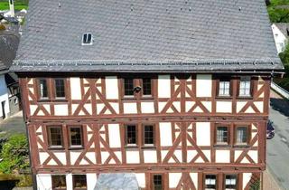 Haus kaufen in 35756 Mittenaar, Denkmalgeschütztes Fachwerkhaus mit Scheune in Mittenaar – großzügiges Anwesen mit Geschichte