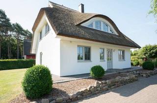 Haus kaufen in Schäferweg, 17459 Loddin, Stilvolles Wohnen unter klassischem Reet