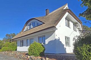 Haus kaufen in Schäferweg, 17459 Loddin, Stilvolles Wohnen unter klassischem Reet