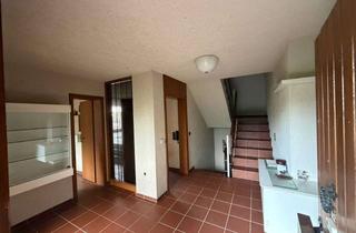 Einfamilienhaus kaufen in 71229 Leonberg, Repräsentatives gebautes Einfamilienhaus mit großzügiger Einliegerwohnung