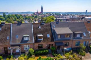 Haus kaufen in 24837 Schleswig, Wohnen mit Schleiblick! Gepflegtes RMH mit ca. 100 m² Wfl., Süd-Balkon, Garten & 2 Stellplätzen!