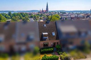 Haus kaufen in 24837 Schleswig, Wohnen mit Schleiblick! Gepflegtes RMH mit ca. 100 m² Wfl., Süd-Balkon, Garten & 2 Stellplätzen!