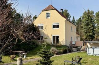 Haus kaufen in 01471 Radeburg, Diskreter Verkauf /// Drei-Familien-Haus mit Entwicklungsptential