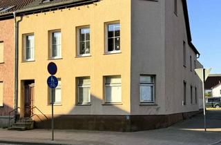 Haus kaufen in 17335 Strasburg, Seltene Gelegenheit in zentraler Lage – Wohnhaus mit drei Einheiten auf Eckgrundstück