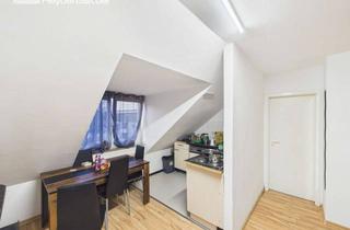 Wohnung kaufen in 86165 Lechhausen, Attraktive DG-Wohnung mit solider Vermietung - 2-Zimmer-Wohnung in Augsburg Lechhausen