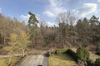 Wohnung kaufen in 90537 Feucht, Feucht neue einziartige Dachgeschoßwohnung mit 2 Balkone am Waldrand mit Stellplatz und Dachboden