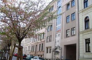 Wohnung mieten in Parkstraße 21, 06108 Halle, Schöne 2-Zimmer-Wohnung mit Laminat, Einbauküche, Wannenbad und Balkon im Charlottenviertel.