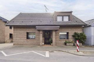 Einfamilienhaus kaufen in 50765 Esch/Auweiler, Gemütliches Einfamilienhaus mit sechs Zimmern, Garage, Außenstellplatz und schönem Garten in Esch