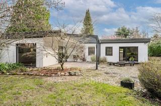 Haus kaufen in 53881 Euskirchen, Wohnen in Waldrandlage! Stilvoller Bungalow für anspruchsvolles Wohnen in Stotzheim.