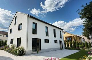 Haus mieten in 86163 Augsburg, Erstbezug: Stilvolle DHH mit großzügigem Wohnkomfort, EBK & Top-Bahnanbindung