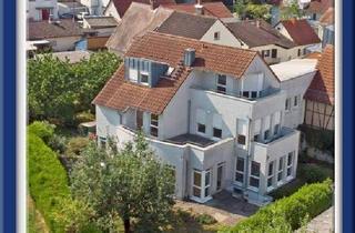 Haus kaufen in 61440 Oberursel, Oberursel - OBERURSEL: Großes, multifunktionales 1-FH mit ELW! Ruhige Dorfrandlage!